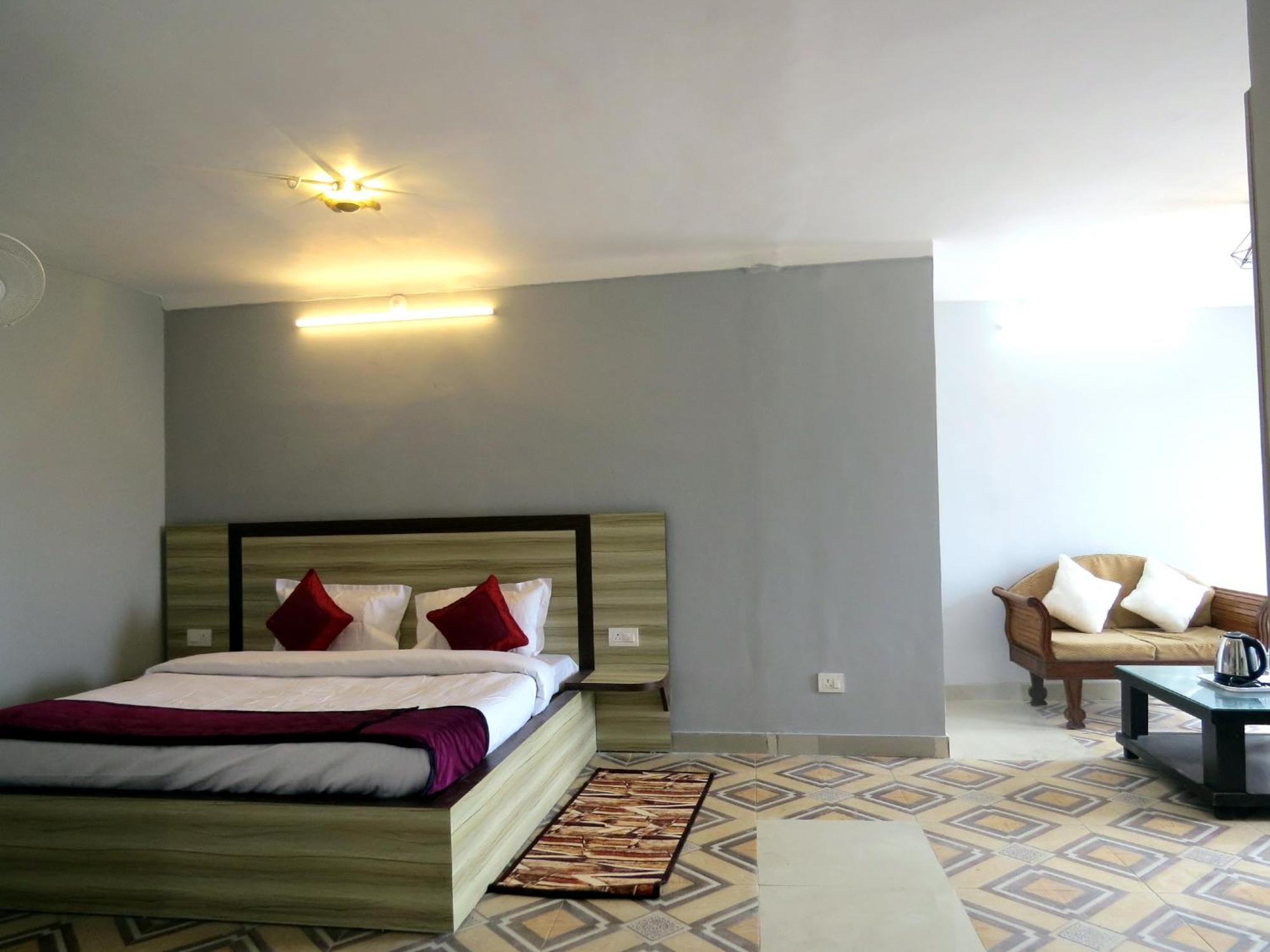 נייניטל Hotel Haya Palace מראה חיצוני תמונה