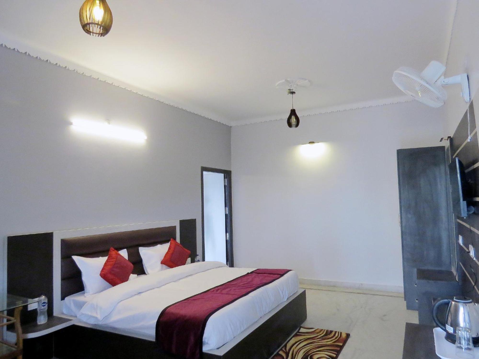 נייניטל Hotel Haya Palace מראה חיצוני תמונה