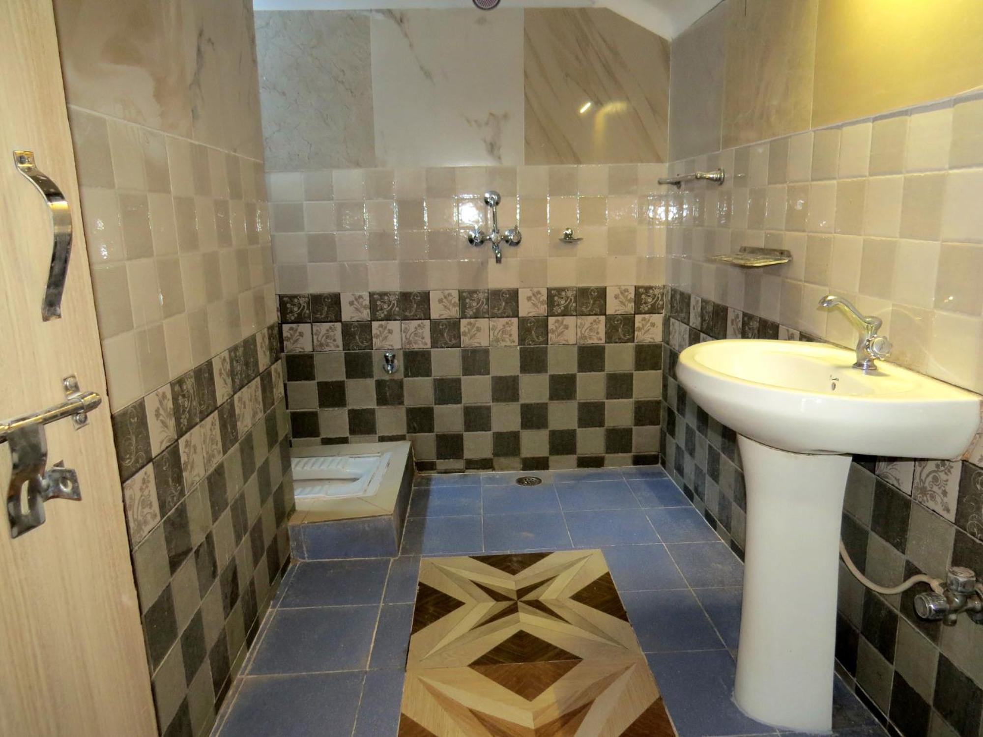 נייניטל Hotel Haya Palace מראה חיצוני תמונה