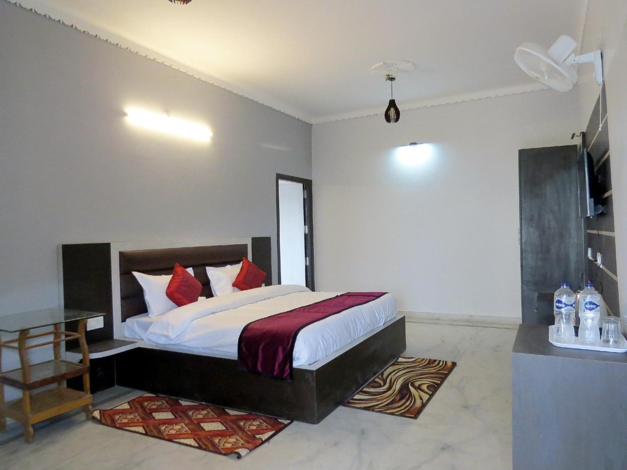 נייניטל Hotel Haya Palace מראה חיצוני תמונה